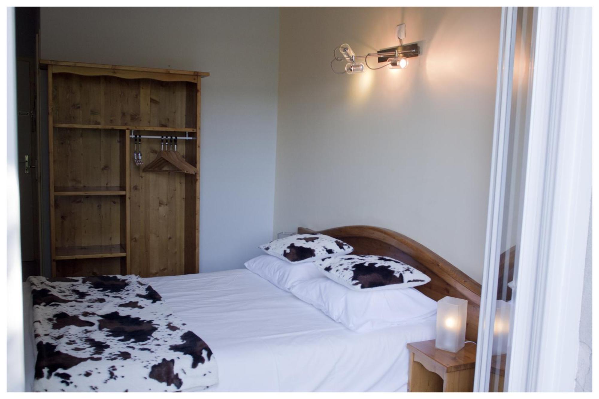 Logis Hotel Restaurant Le Castel Fleuri แซงต์-ฌอง-ออง-รัวยองส์ ภายนอก รูปภาพ