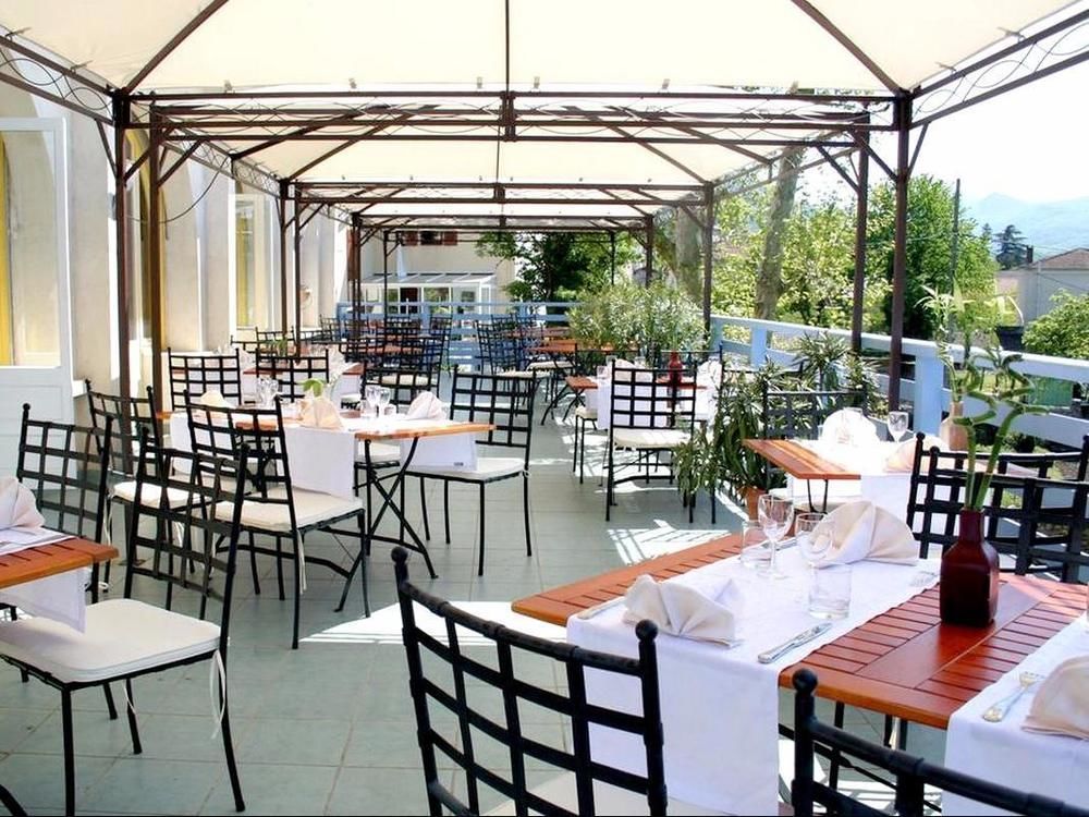 Logis Hotel Restaurant Le Castel Fleuri แซงต์-ฌอง-ออง-รัวยองส์ ภายนอก รูปภาพ