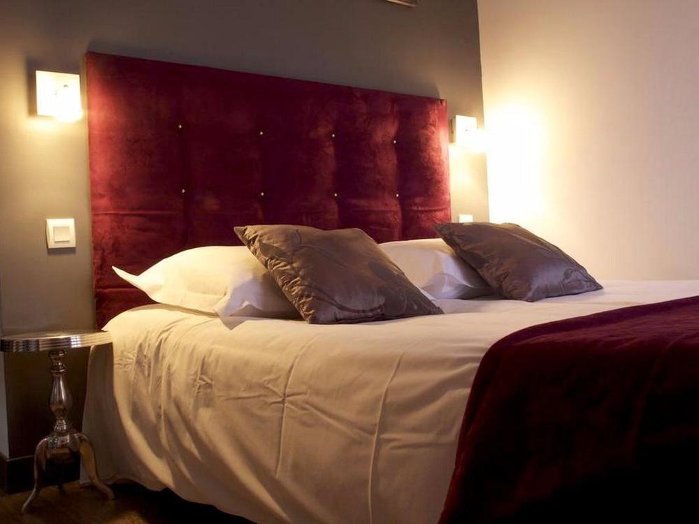 Logis Hotel Restaurant Le Castel Fleuri แซงต์-ฌอง-ออง-รัวยองส์ ภายนอก รูปภาพ