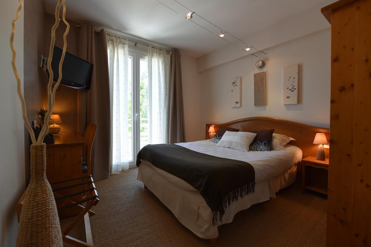 Logis Hotel Restaurant Le Castel Fleuri แซงต์-ฌอง-ออง-รัวยองส์ ภายนอก รูปภาพ