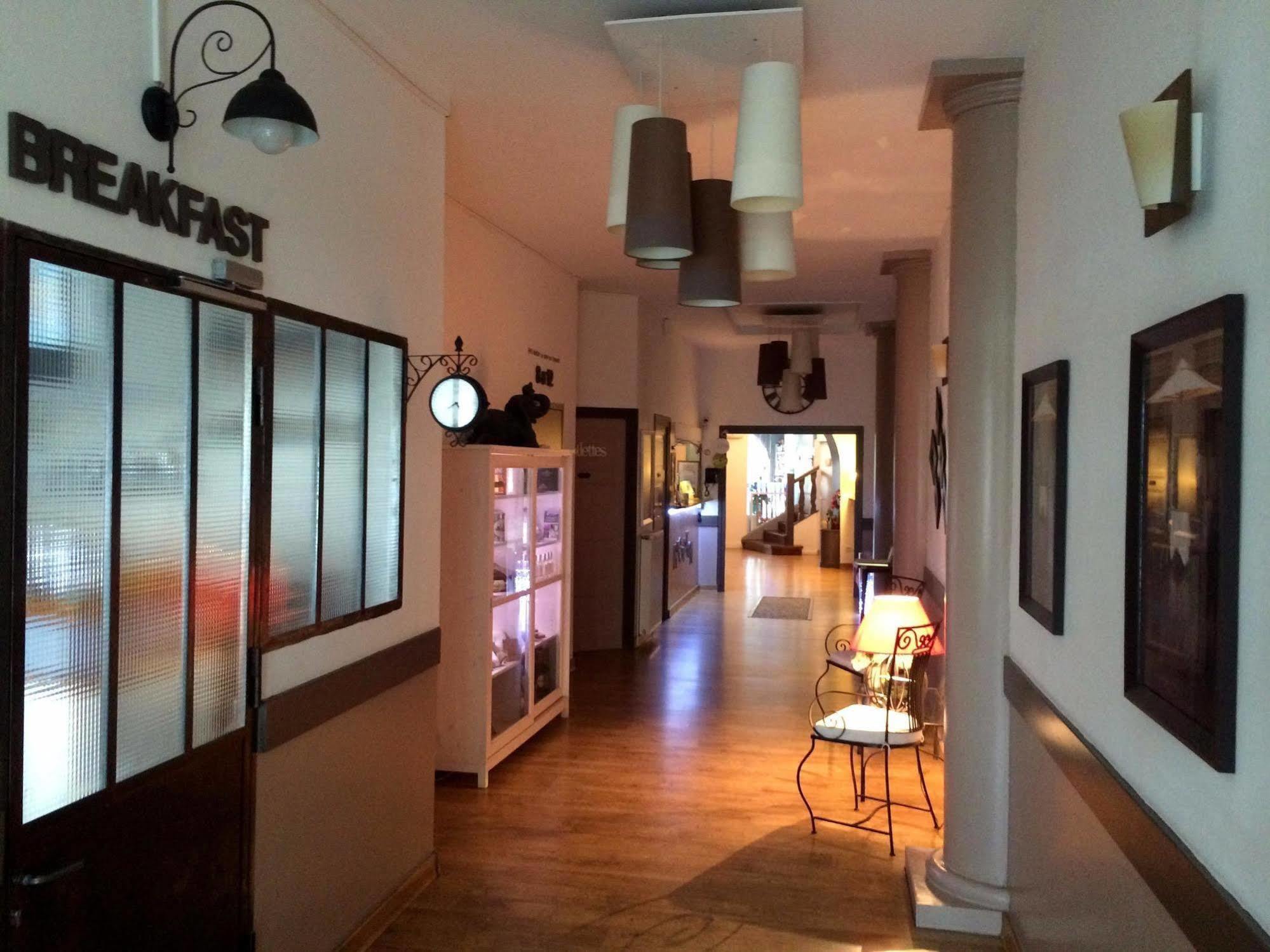 Logis Hotel Restaurant Le Castel Fleuri แซงต์-ฌอง-ออง-รัวยองส์ ภายนอก รูปภาพ