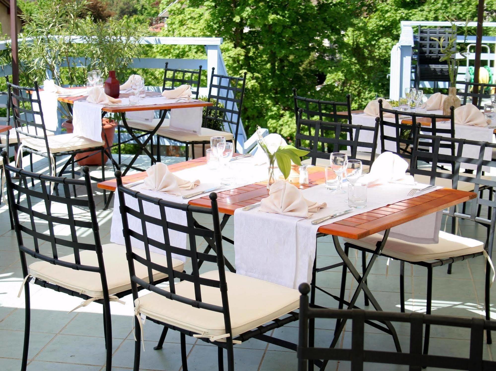 Logis Hotel Restaurant Le Castel Fleuri แซงต์-ฌอง-ออง-รัวยองส์ ภายนอก รูปภาพ