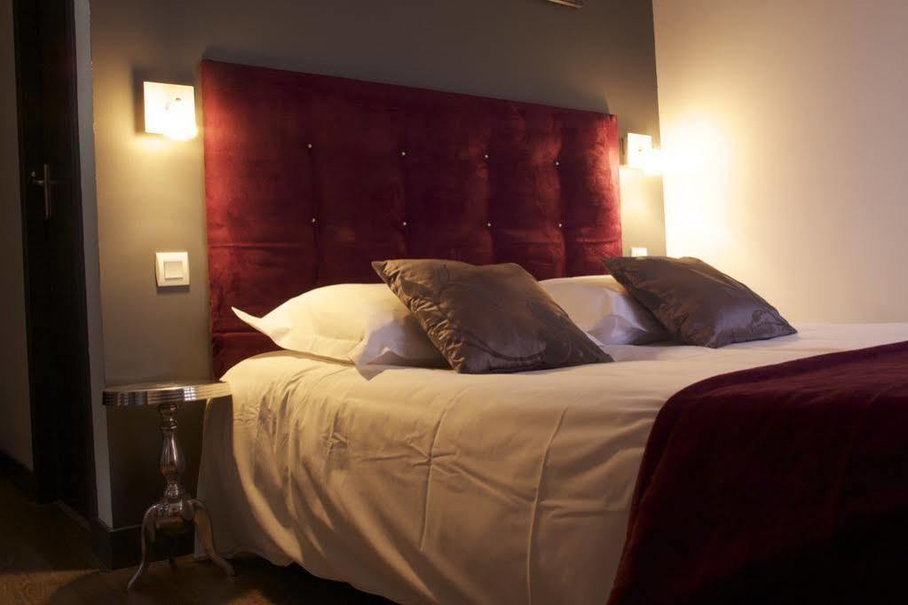 Logis Hotel Restaurant Le Castel Fleuri แซงต์-ฌอง-ออง-รัวยองส์ ภายนอก รูปภาพ