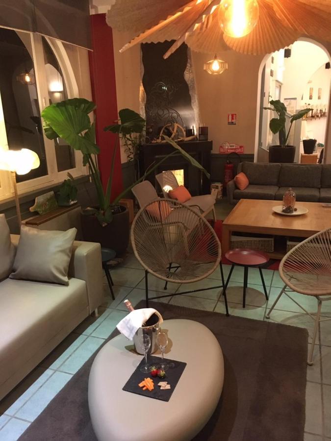 Logis Hotel Restaurant Le Castel Fleuri แซงต์-ฌอง-ออง-รัวยองส์ ภายนอก รูปภาพ
