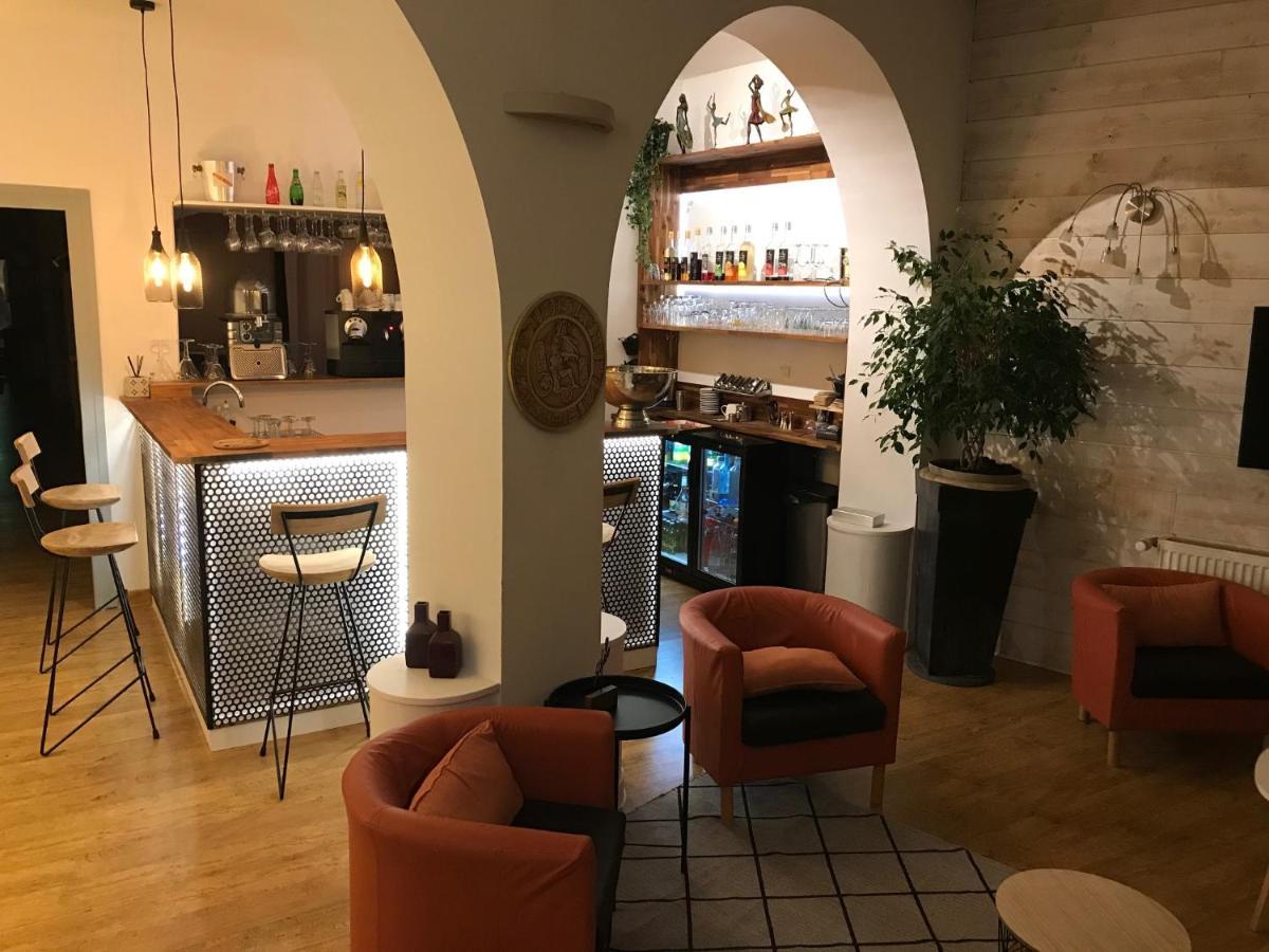 Logis Hotel Restaurant Le Castel Fleuri แซงต์-ฌอง-ออง-รัวยองส์ ภายนอก รูปภาพ