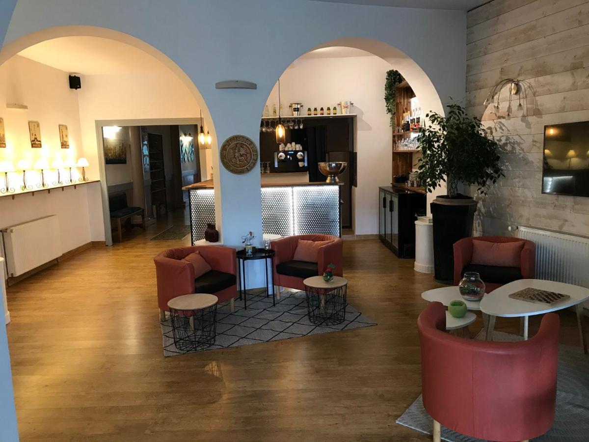 Logis Hotel Restaurant Le Castel Fleuri แซงต์-ฌอง-ออง-รัวยองส์ ภายนอก รูปภาพ